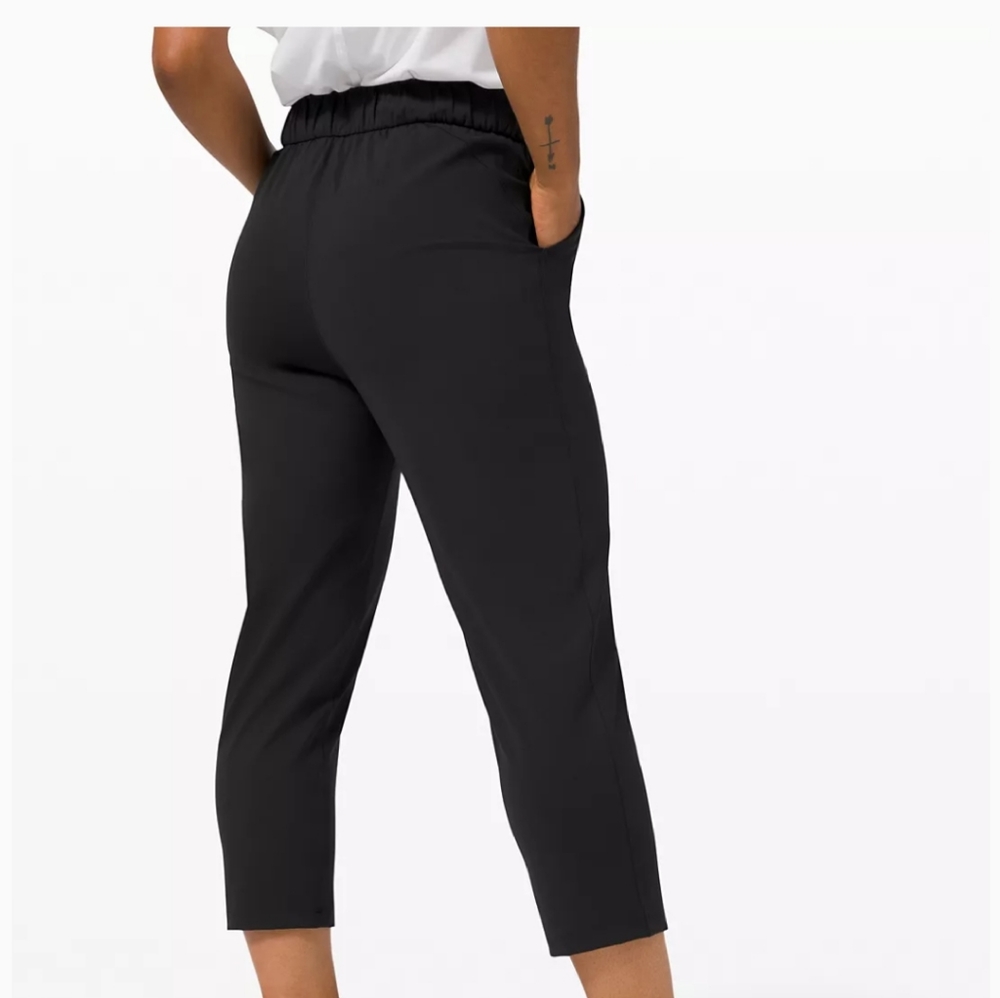 Lululemon keep moving crop 12